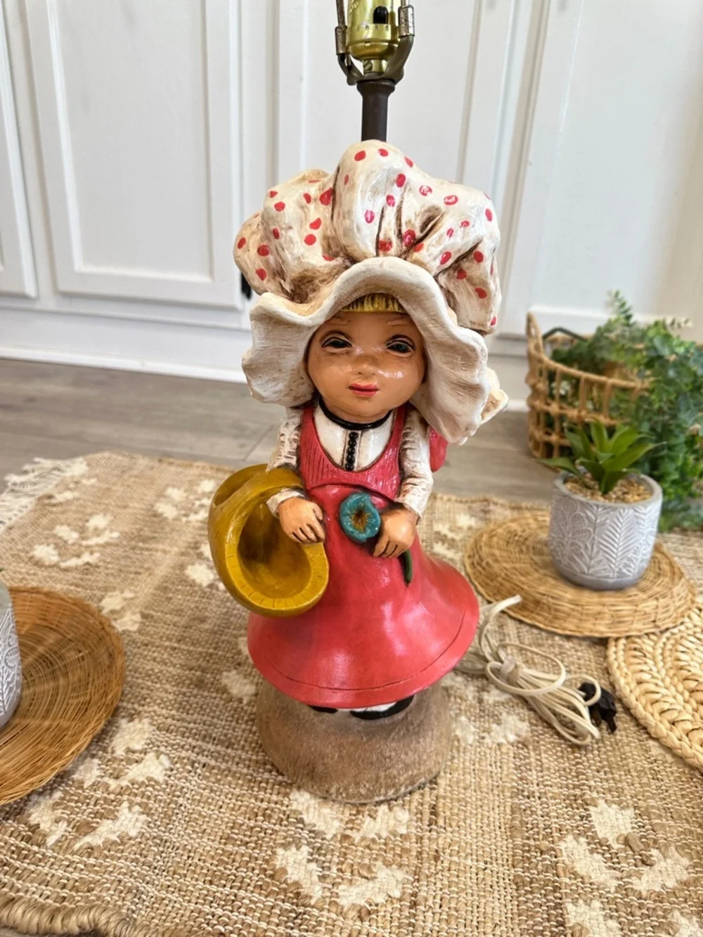 Vintage 1975 Ceramic Bonnet Girl table Lamp Holly Hobby Like Cottage Home Accent